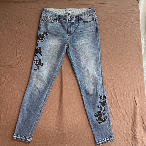 White House Black Market Sz 10 Skinny Ankle Jeans Dark Wash Floral Embroidery - Picture 1 of 6
